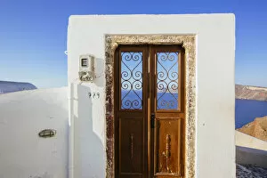 Images Dated 25th August 2012: Doors to the sea, Oia, Santorini, Greece