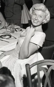 Dining Table Prints: Doris Day Dining