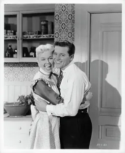 Lac0012 Prints: Doris Day And Gordon MacRae In By The Light Of The Silvery Moon