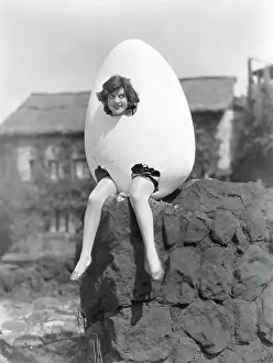 Dorothy Gulliver as Humpty Dumpty