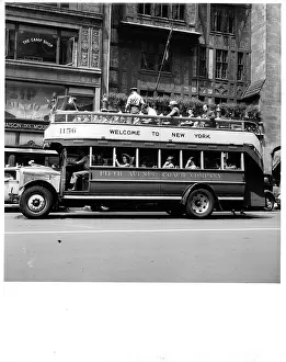 Lac0049 Prints: A Double Decker Bus In New York City, New York