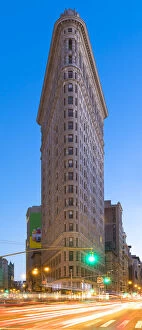 Art Deco Gallery: Dramatic Flatiron Building and traffic, New York City
