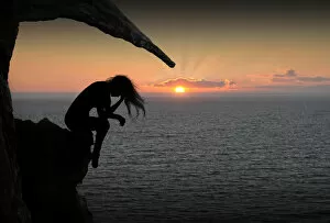 Elegance Gallery: Dramatic silhouette woman on sunset ocean