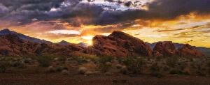 Images Dated 13th August 2015: Dramatic Sunset at Valley of Fire State Park
