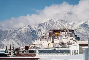 Iconic Buildings Around the World Gallery: Dramatic view of the Potala Palace rising above the roofs of Lhasa in Tibet