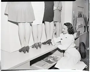 Cosmetics Prints: Drawing Fake Stocking Seams on Women's Legs