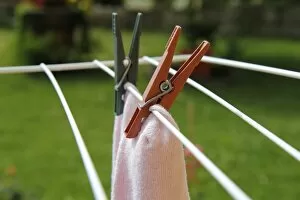 Drying rack with two pegs