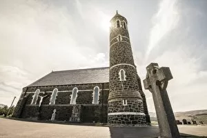 Images Dated 25th May 2016: Dunlewy (Dunlewey), County Donegal, Ulster region, Ireland, Europe. Old church and High Cross
