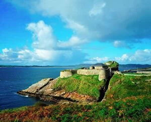 Images Dated 12th April 2016: Dunree Fort, Lough Swilly, Inishowen Peninsula, County Donegal, Ireland