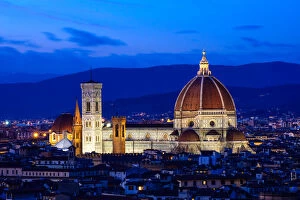 Images Dated 25th January 2015: The Duomo (Cathedral of Santa Maria del Fiore) Rising Above the City at Night