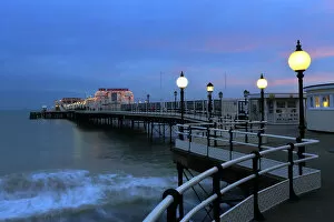 Images Dated 12th January 2018: Dusk colours over Worthing towns Victorian Pier