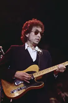 Dylan Plays A Telecaster