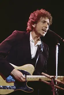 Dylan Plays A Telecaster