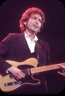 Dylan Plays A Telecaster