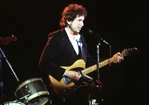 Dylan Plays A Telecaster