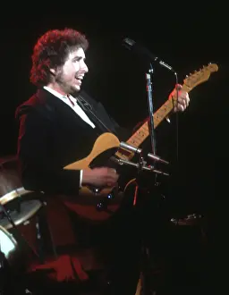 Dylan Plays A Telecaster