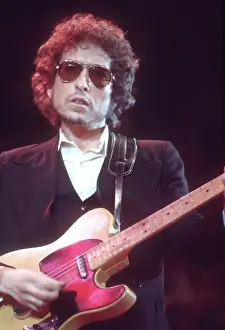 Dylan Plays A Telecaster