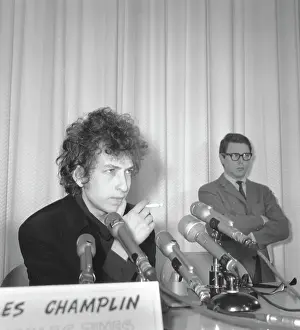 Dylan At A Press Conference In Los Angeles