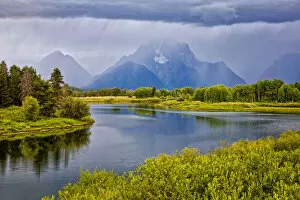 Images Dated 14th July 2015: Early Morning light at Oxbow Bend of Snake River, Grand Teton National Park, Wyoming, USA
