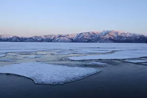 Images Dated 3rd February 2013: Early morning mood on the frozen Lake Kussharo with ice floes in the front, Akan-Nationalpark