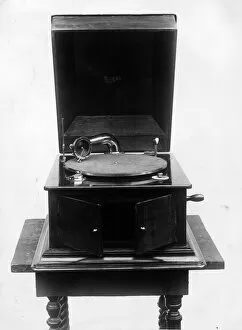 Gramophone Gallery: Early Turntable