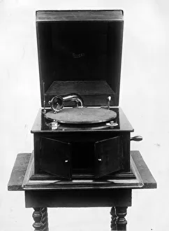 Gramophone Gallery: Early Turntable