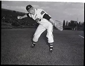 Ed Mathews Throwing At Practice