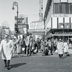 Eddie Carmel Strolling Through Times Square