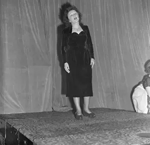 Edith Piaf Singing
