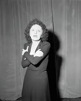 Edith Piaf Singing