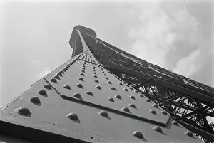 Huty25823 Prints: Eiffel Tower, 1950