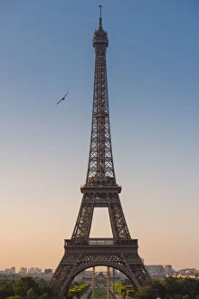 Images Dated 12th June 2014: Eiffel tower at sunrise