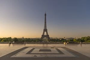 Images Dated 12th June 2014: Eiffel tower from Trocadero garden