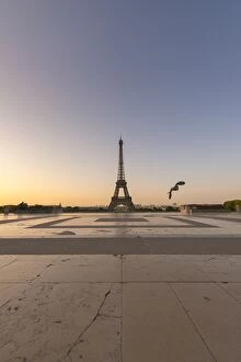 Images Dated 12th June 2014: Eiffel tower view from jardins de trocadero