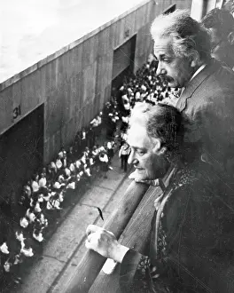 Moustache Prints: The Einsteins Arrive In San Diego