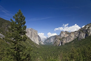 Images Dated 21st May 2009: El Capitan and Bridalveil Waterfall