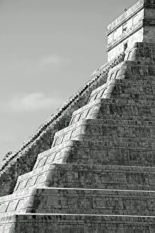 Images Dated 28th April 2016: El Castillo Mayan Step Pyramid, Chichen Itza