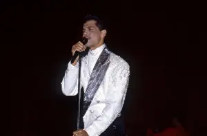 8 20 15 Ochs Prints: El DeBarge Performing
