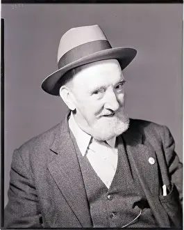 Sculpture Bust Prints: Elderly Man Wearing Hat