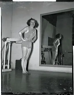 Eleanor Hold Jarrett Using Exercising Belt