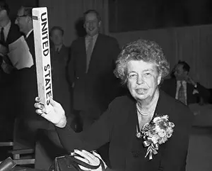 Plaque Prints: Eleanor Roosevelt Raising a US Plaque