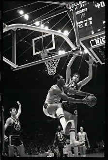 Inglewood Prints: Elgin Baylor Passing Behind Backboard