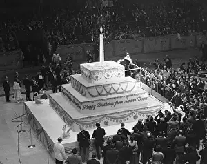 Elizabeth Taylor on Birthday Cake Platform