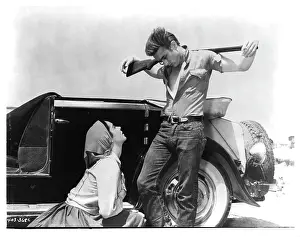 Lac0044 Prints: Elizabeth Taylor And James Dean In Giant
