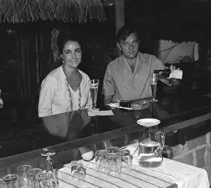 Lounge Prints: Elizabeth Taylor with Richard Burton