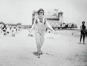Beachgoer Prints: Elsie Norrie Modeling Outfit