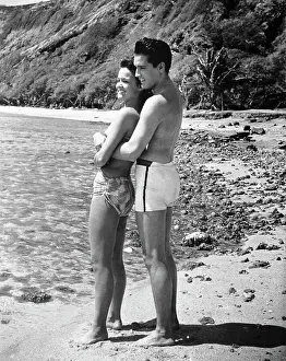 Tour Guide Prints: Elvis Hugging Joan Blackman in Blue Hawaii