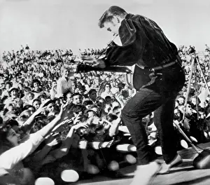 Elvis Presley plays his hometown