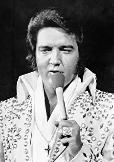 Outfit Prints: Elvis Presley Singing in Concert