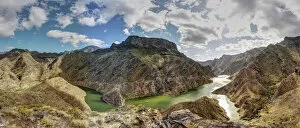 Embalse Presa del Parralillo reservoir, also called the green lake, in the mountains of Caldera de Tejeda